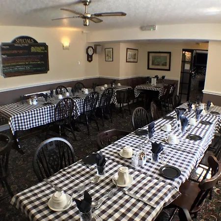 Πανδοχείο The Fox & Hounds 3*