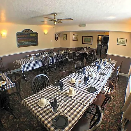 Мини-отель The Fox & Hounds West Burton