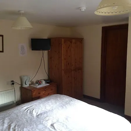 The Fox & Hounds بيت ريفي 3*