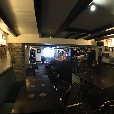 Мини-отель The Fox & Hounds West Burton