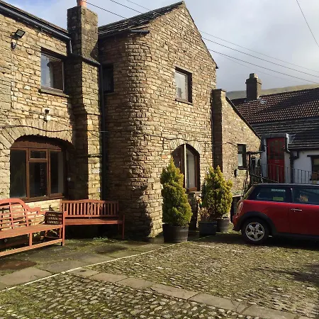 The Fox & Hounds Inn 3*